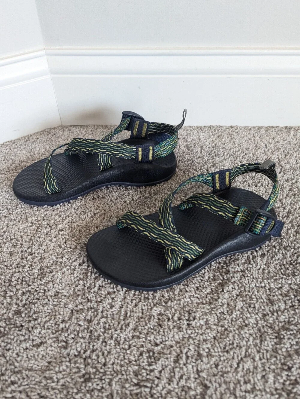 Chaco Classic Kid Sandal - Green and Blue Pattern sz 3